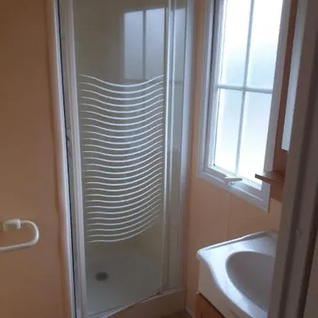 Кемпинг Au Bord De La Piscine 4 Pers 5a *