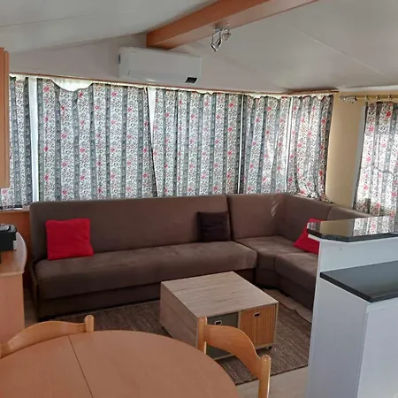 Кемпинг Au Bord De La Piscine 4 Pers 5a *